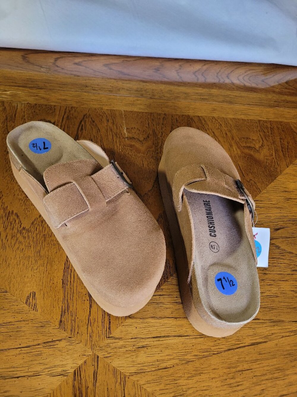 Cusionaire Tan Suede Platform Clog Size 7.5 New With Tags Good For a Wide Foot